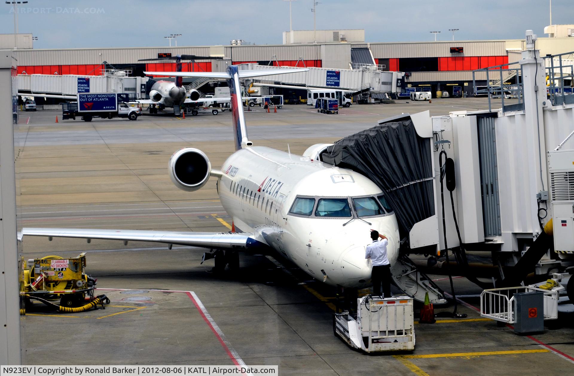 N923EV, 2003 Bombardier CRJ-200ER (CL-600-2B19) C/N 7826, Atlanta