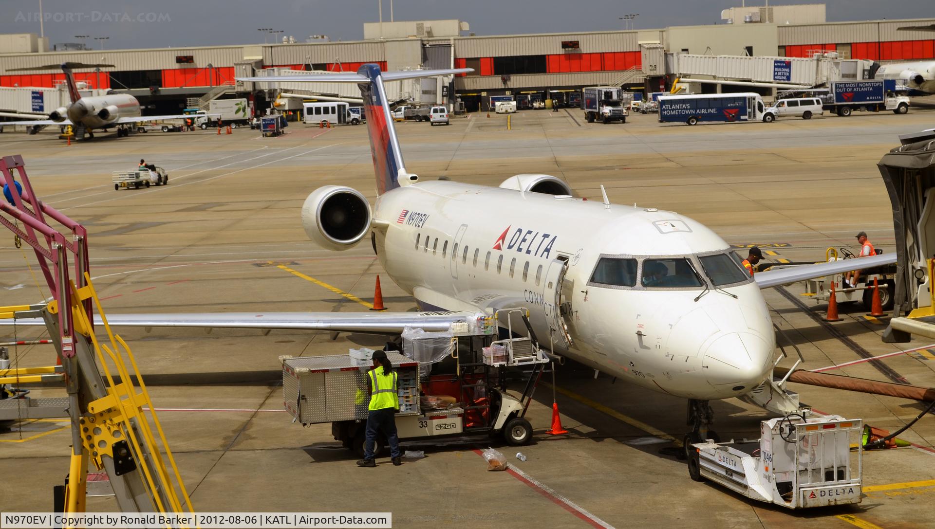 N970EV, 2001 Bombardier CRJ-200ER (CL-600-2B19) C/N 7527, Push back Atlanta