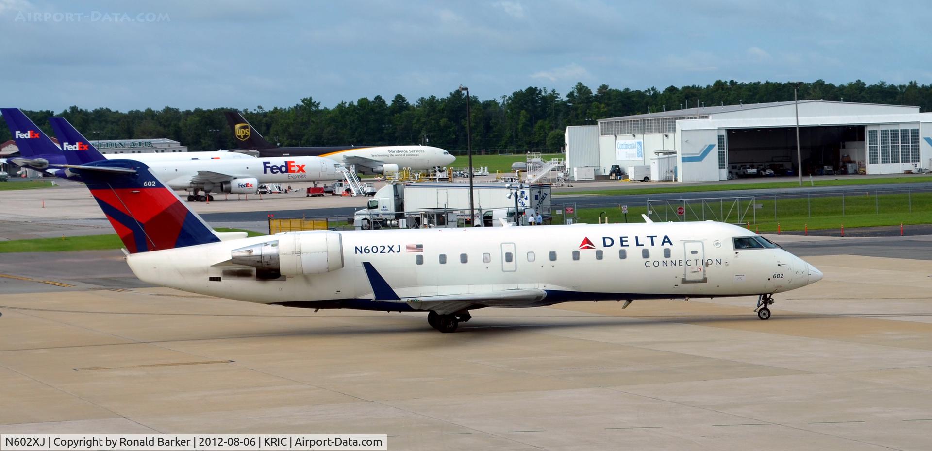 N602XJ, 2005 Bombardier CRJ-200ER (CL-600-2B19) C/N 8045, Richmond
