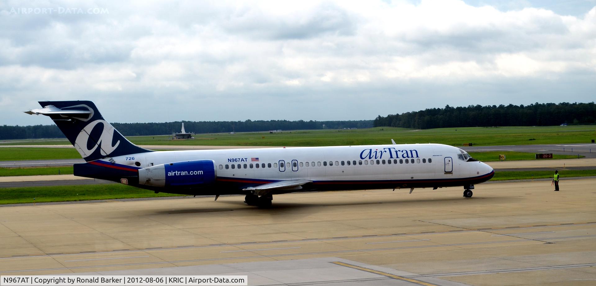 N967AT, 2001 Boeing 717-200 C/N 55028, Richmond