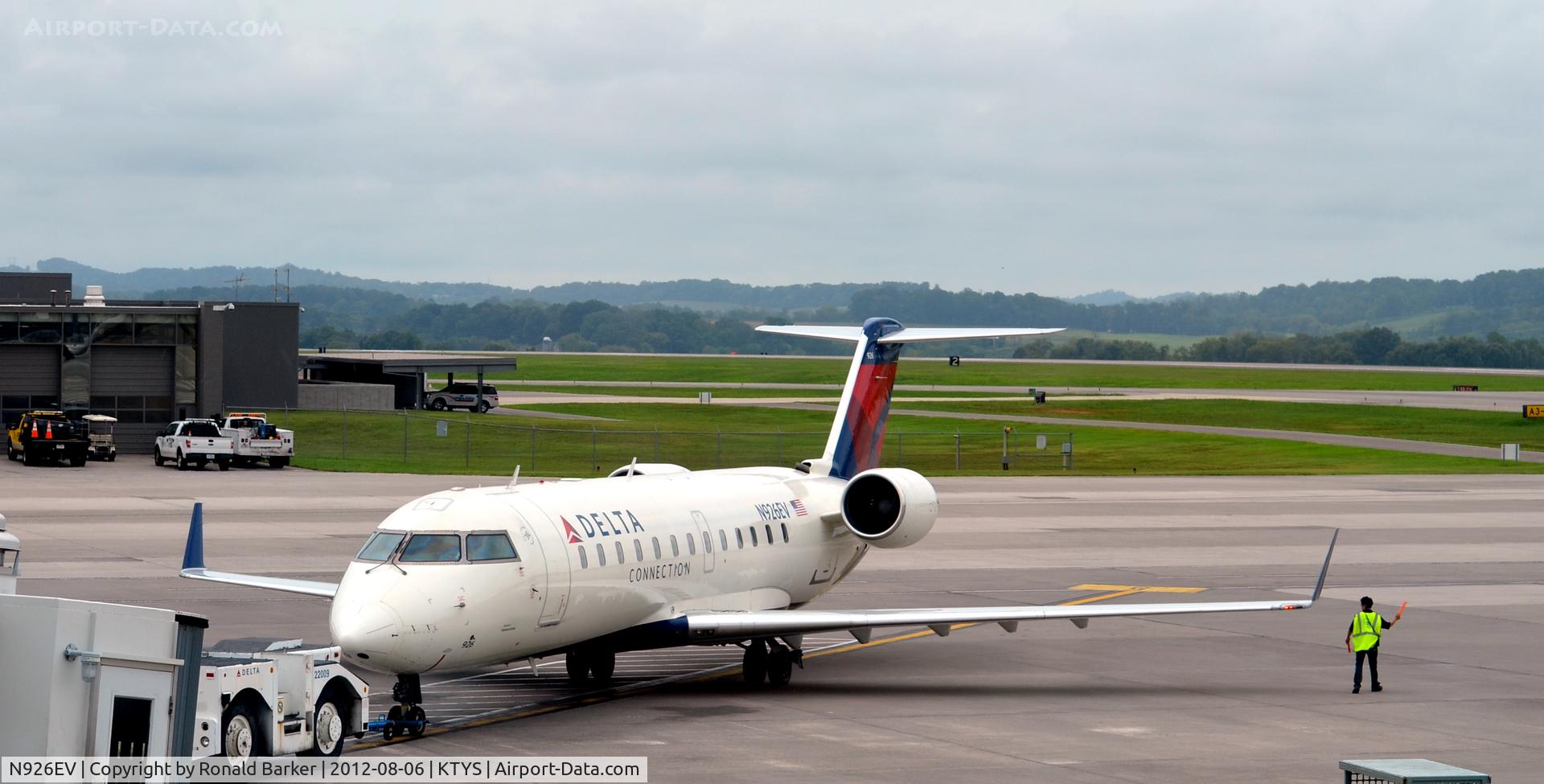 N926EV, 2003 Bombardier CRJ-200ER (CL-600-2B19) C/N 7843, Knoxville