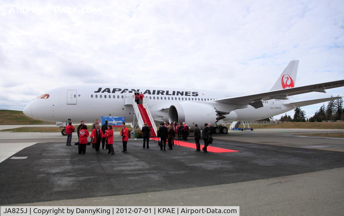 JA825J, 2012 Boeing 787-8 Dreamliner C/N 34835, This way the delivery of JAL's first 787
