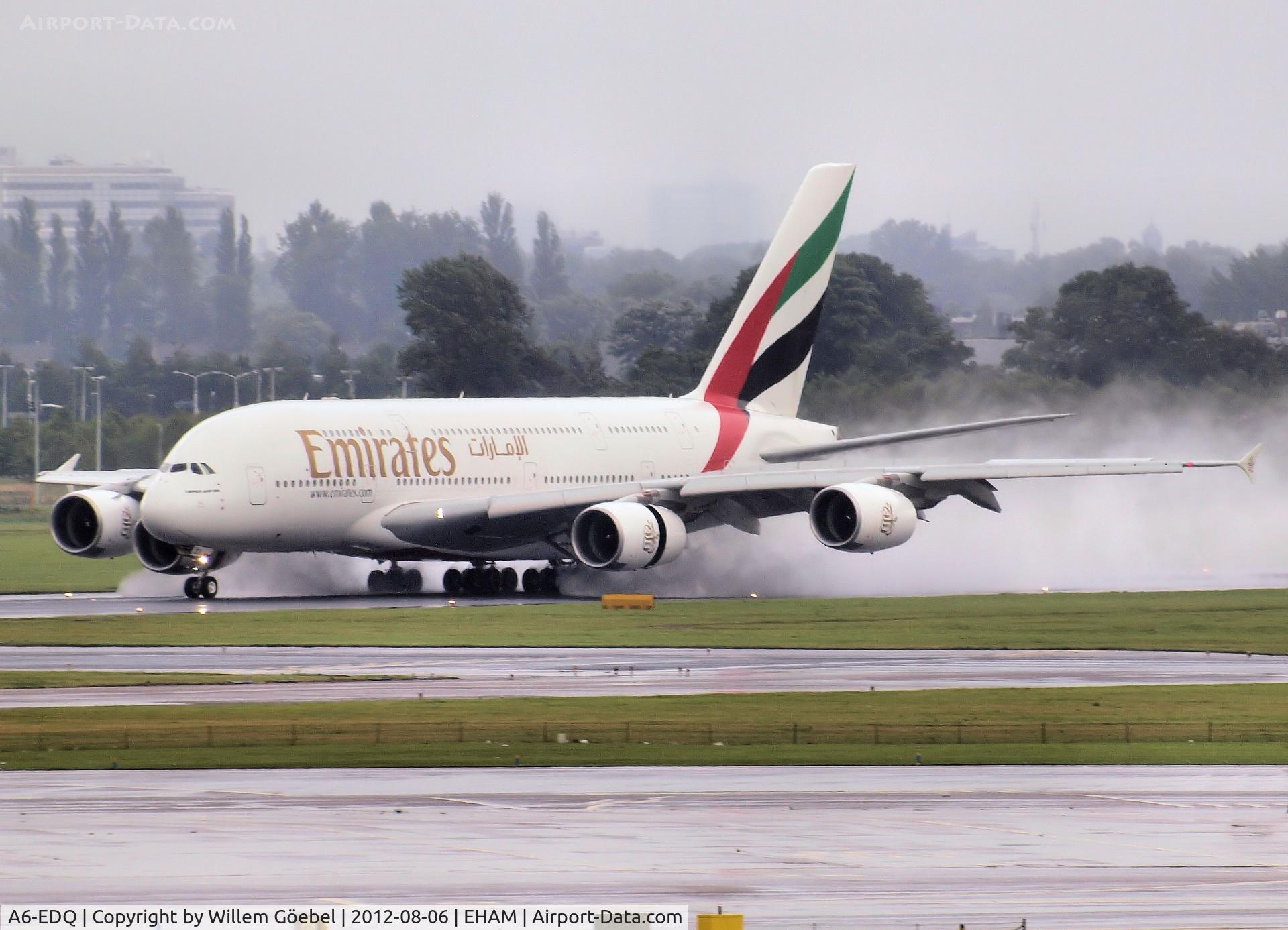 A6-EDQ, 2011 Airbus A380-861 C/N 080, Landing on runway 27 of Amsterdam Airport with the two inside engines in reverse on a rainy day