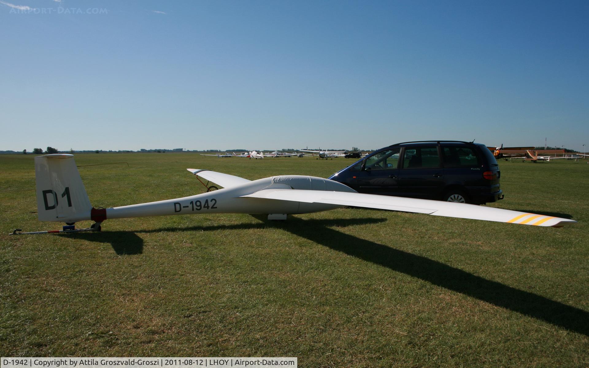 D-1942, 1987 Schempp-Hirth Discus b C/N 222, Ocseny Airport, Hungary LHOY - 21st Gemenc Cup and 56 Hungarian National Gliding Championships