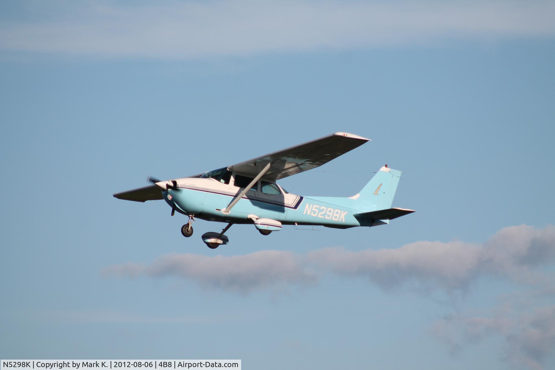 N5298K, 1980 Cessna 172P C/N 17274051, N5298K departs on runway 2 at Robertson.