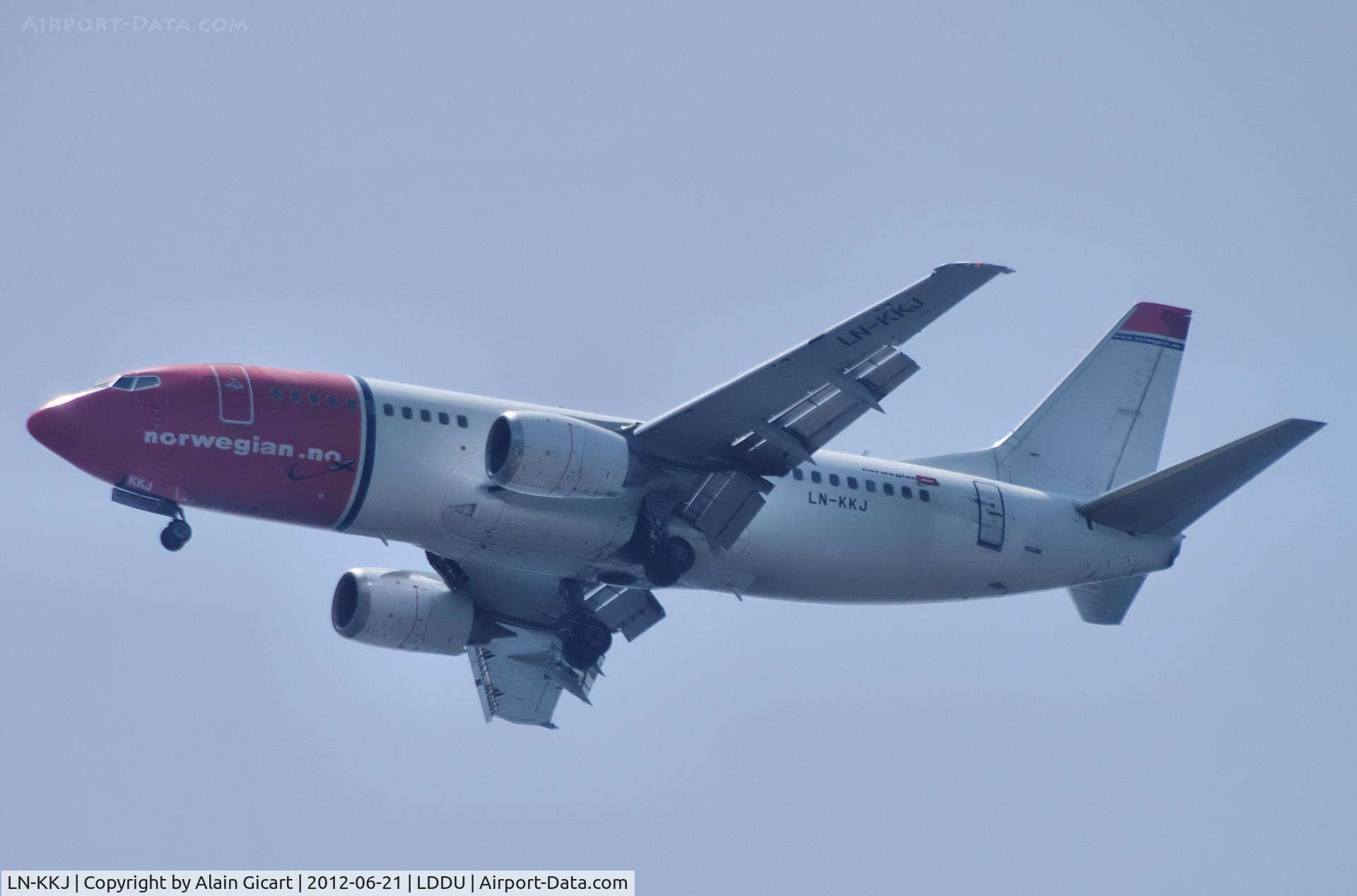 LN-KKJ, 1997 Boeing 737-36N C/N 28564, Approach Dubrovnik airport
