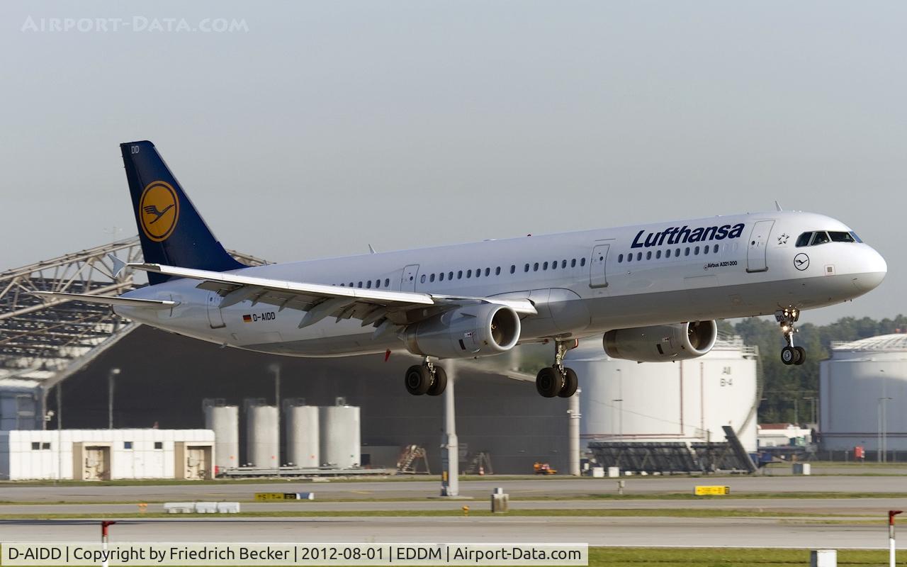 D-AIDD, 2010 Airbus A321-231 C/N 4585, moments prior touchdown