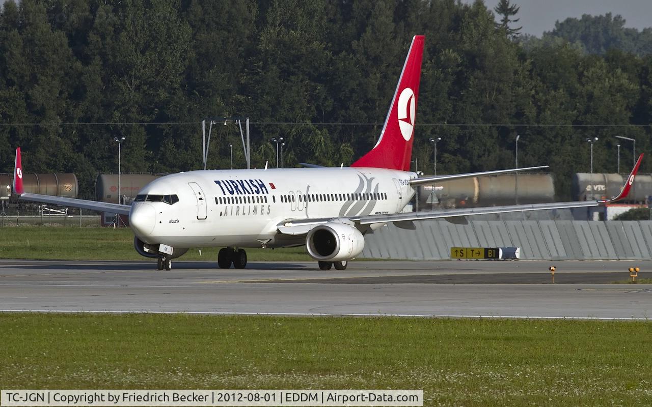 TC-JGN, 2006 Boeing 737-8F2 C/N 34412, holding point RW08R