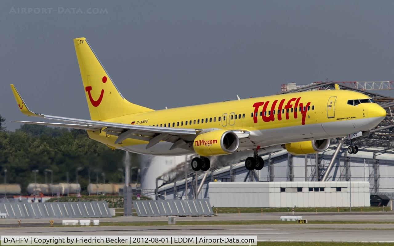 D-AHFV, 2000 Boeing 737-8K5 C/N 30415, moments prior touchdown
