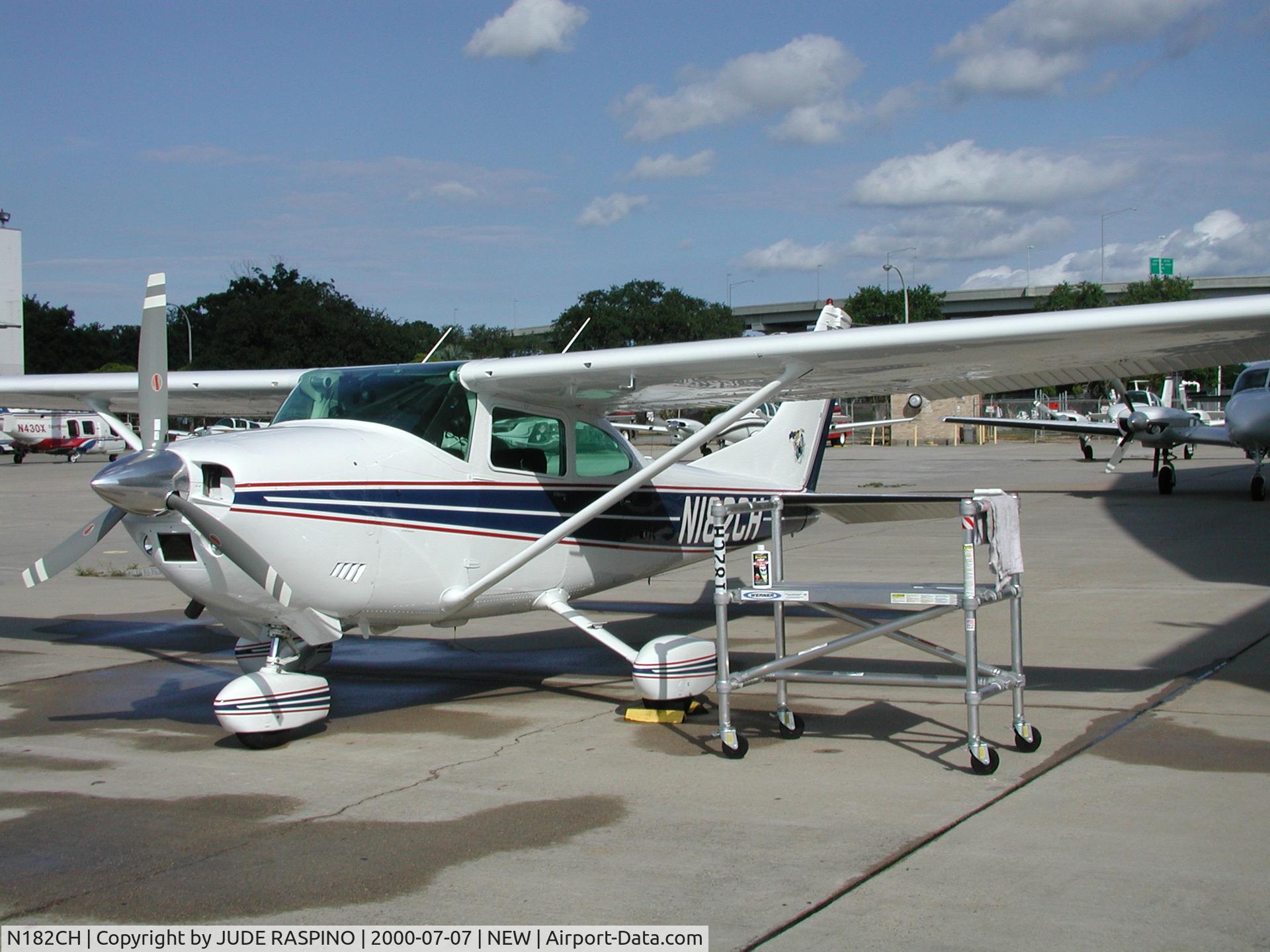 N182CH, 1972 Cessna 182P Skylane C/N 18260999, Lakefront airport, NEW