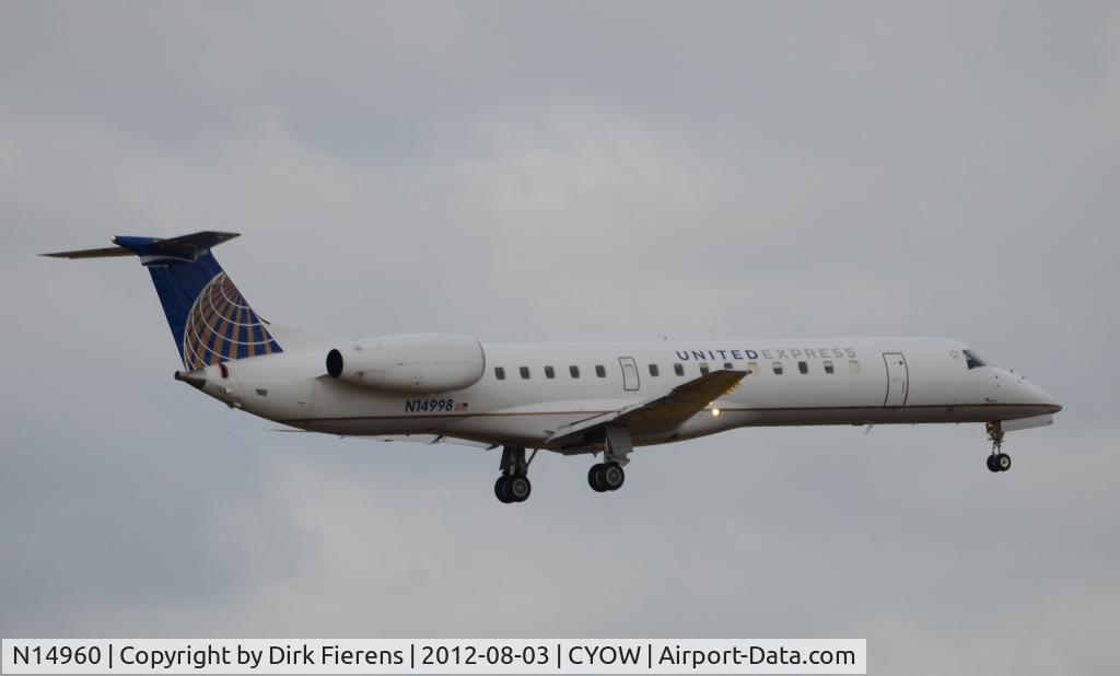N14960, 1998 Embraer ERJ-145LR (EMB-145LR) C/N 145100, Approaching rwy 32.