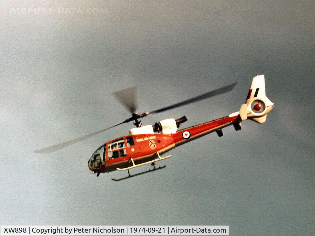 XW898, 1974 Westland SA-341D Gazelle HT3 C/N WA1191, Gazelle HT.3 of the Central Flying School in action at the 1974 RAF Finningley Airshow.