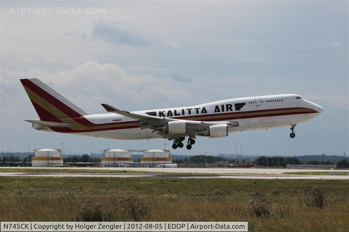 N745CK, 1998 Boeing 747-446BCF C/N 26361, Coming down to LEJ on rwy 26L....