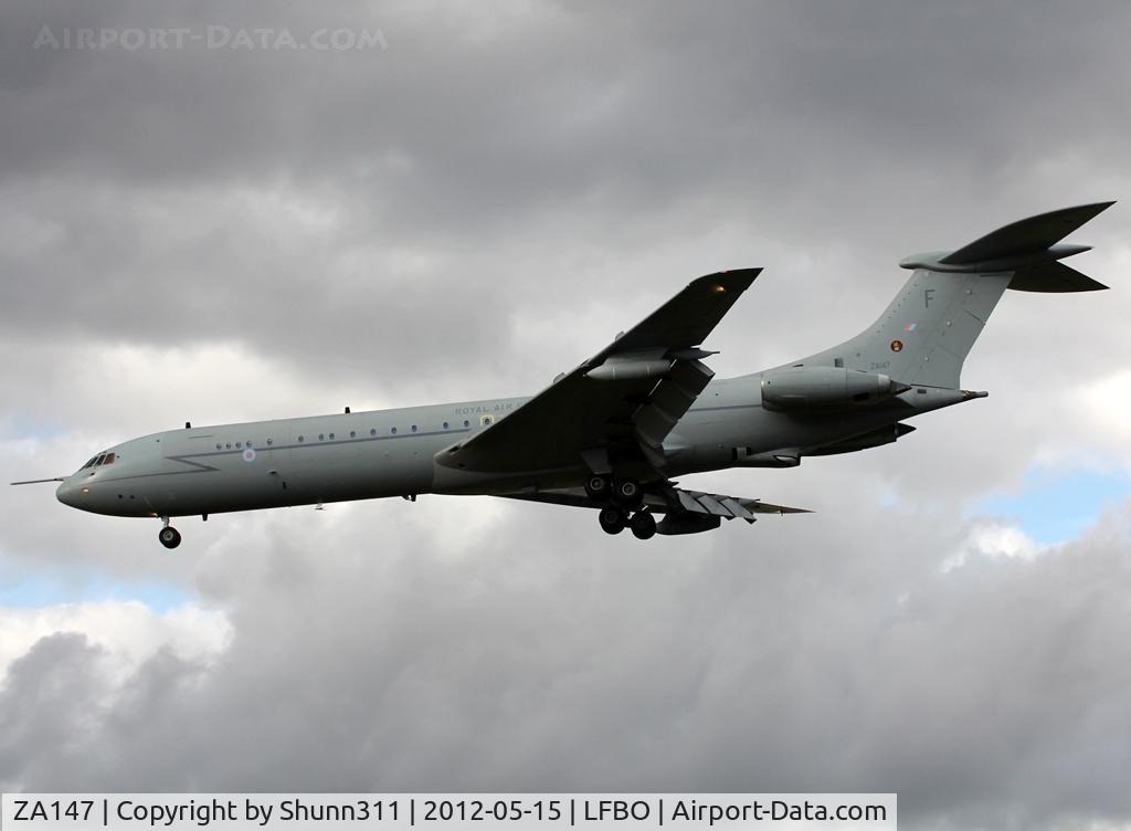 ZA147, 1966 Vickers VC10 K.3 C/N 882, Landing rwy 32L