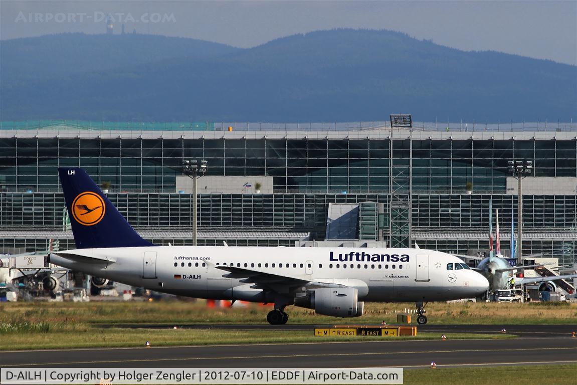D-AILH, 1997 Airbus A319-114 C/N 641, On taxi to parking position.....