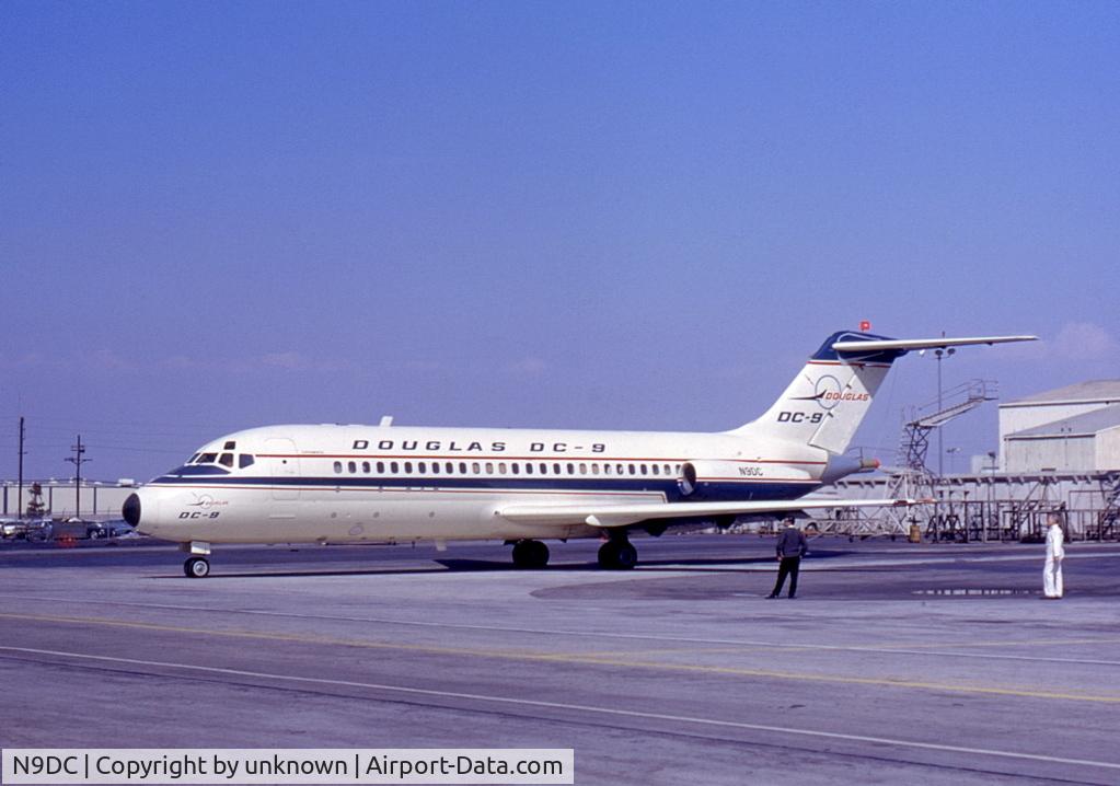 N9DC, 1966 Douglas DC-9-14 C/N 45695, 1st Douglas DC-9 ever made and flown. This image features it in its original Douglas house colors.
