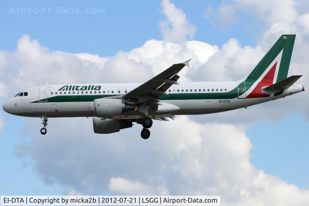 EI-DTA, 2008 Airbus A320-216 C/N 3732, Landing in 05