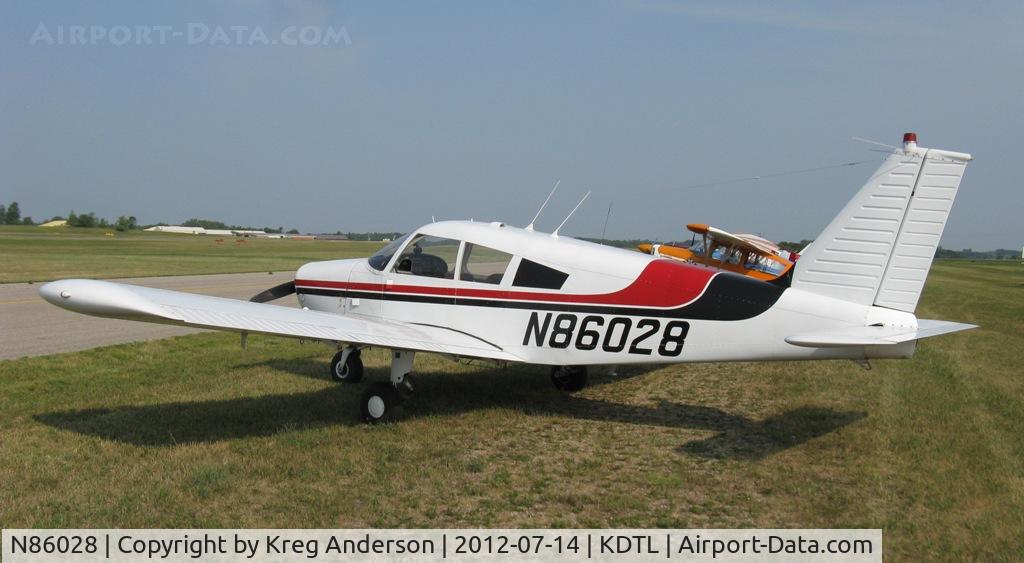 N86028, Piper PA-28-140 Cherokee C/N 28-23644, 2012 Detroit Lakes Water Carnival Fly-in