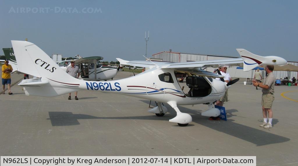 N962LS, Flight Design CTLS C/N F-10-02-06, 2012 Detroit Lakes Water Carnival Fly-in