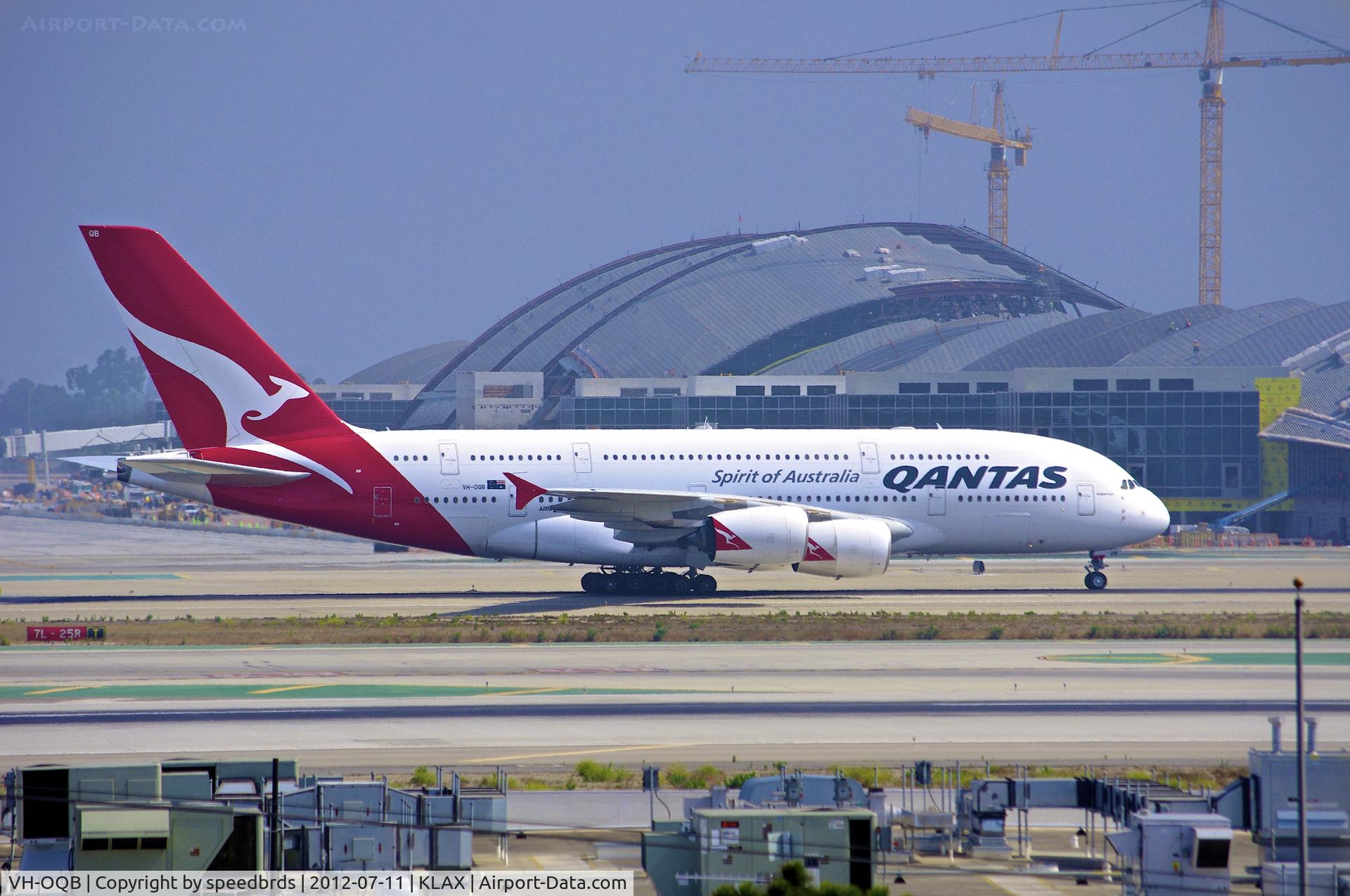 VH-OQB, 2008 Airbus A380-842 C/N 015, Qantas A380 taxiing to Gate 101 to the Tom Bradley Terminal.