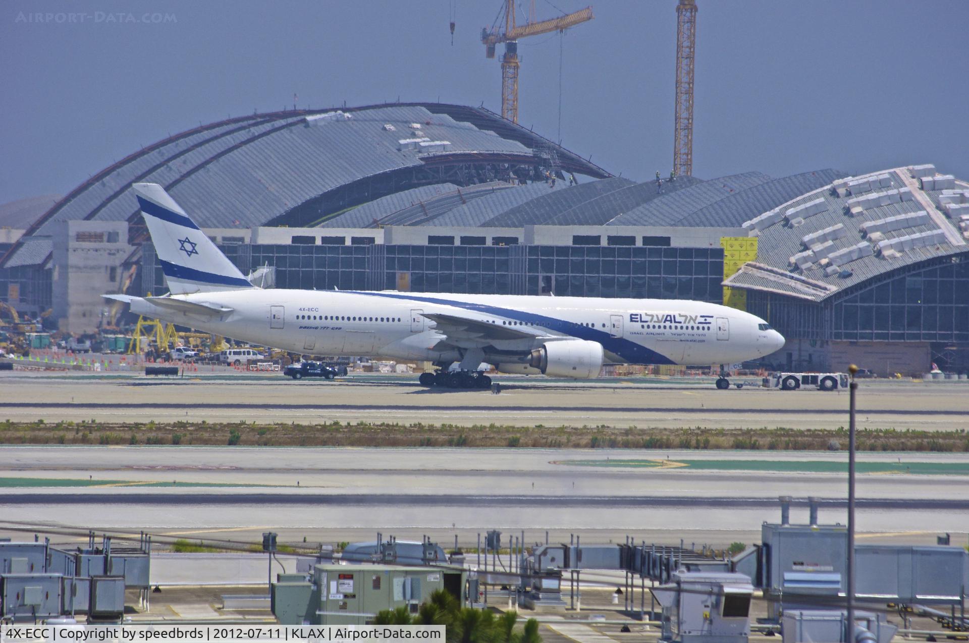 4X-ECC, 2001 Boeing 777-258/ER C/N 30833, El Al being towed to Tom Bradley for boarding.