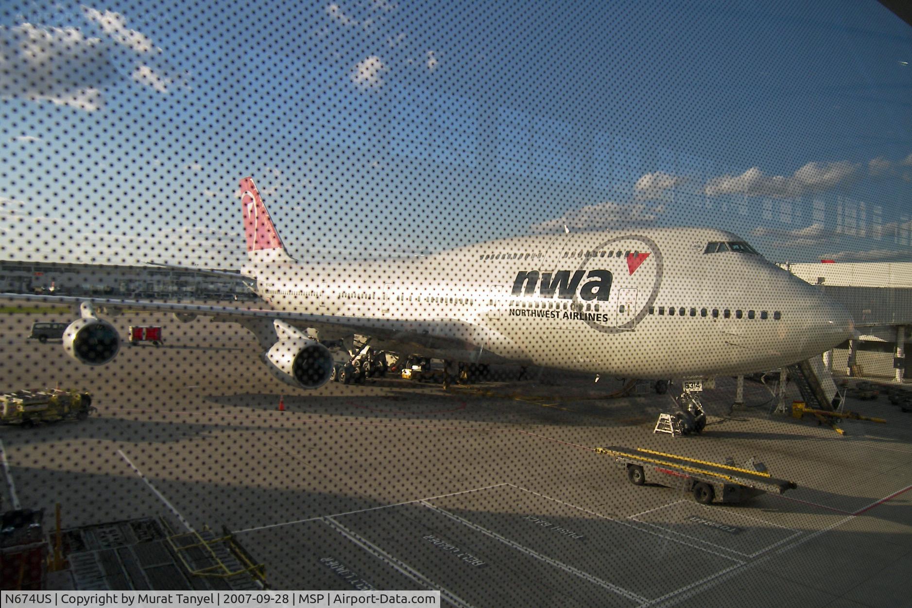 N674US, 1999 Boeing 747-451 C/N 30269, Behind the spotted windows of MSP