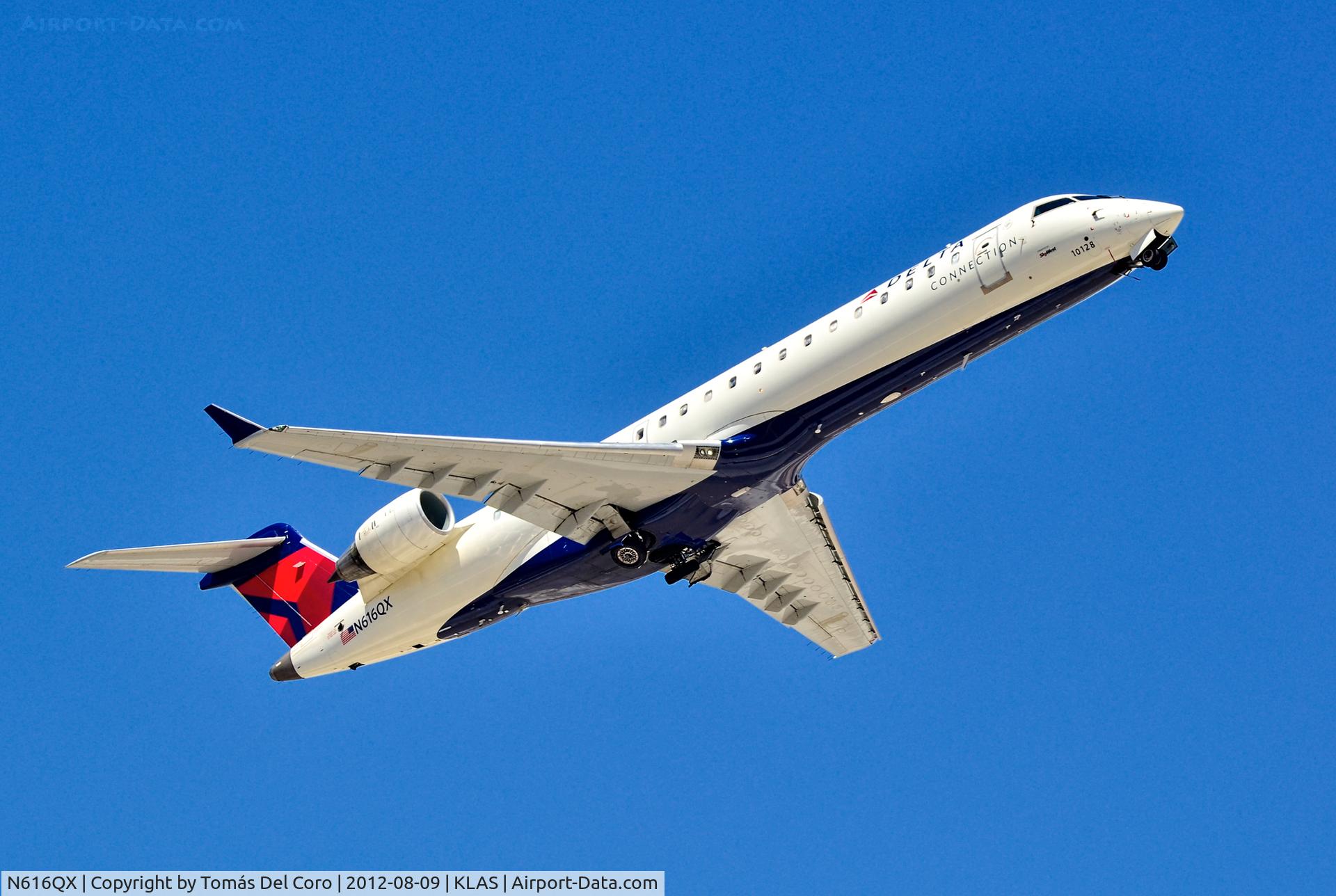 N616QX, 2003 Bombardier CRJ-701 (CL-600-2C10) C/N 10128, N616QX Delta Connection 2003 Canadair Bombardier CL-600-2C10 Regional Jet CRJ-701 (cn 10128)

Las Vegas - McCarran International (LAS / KLAS)
USA - Nevada, August 9, 2012
Photo: Tomás Del Coro