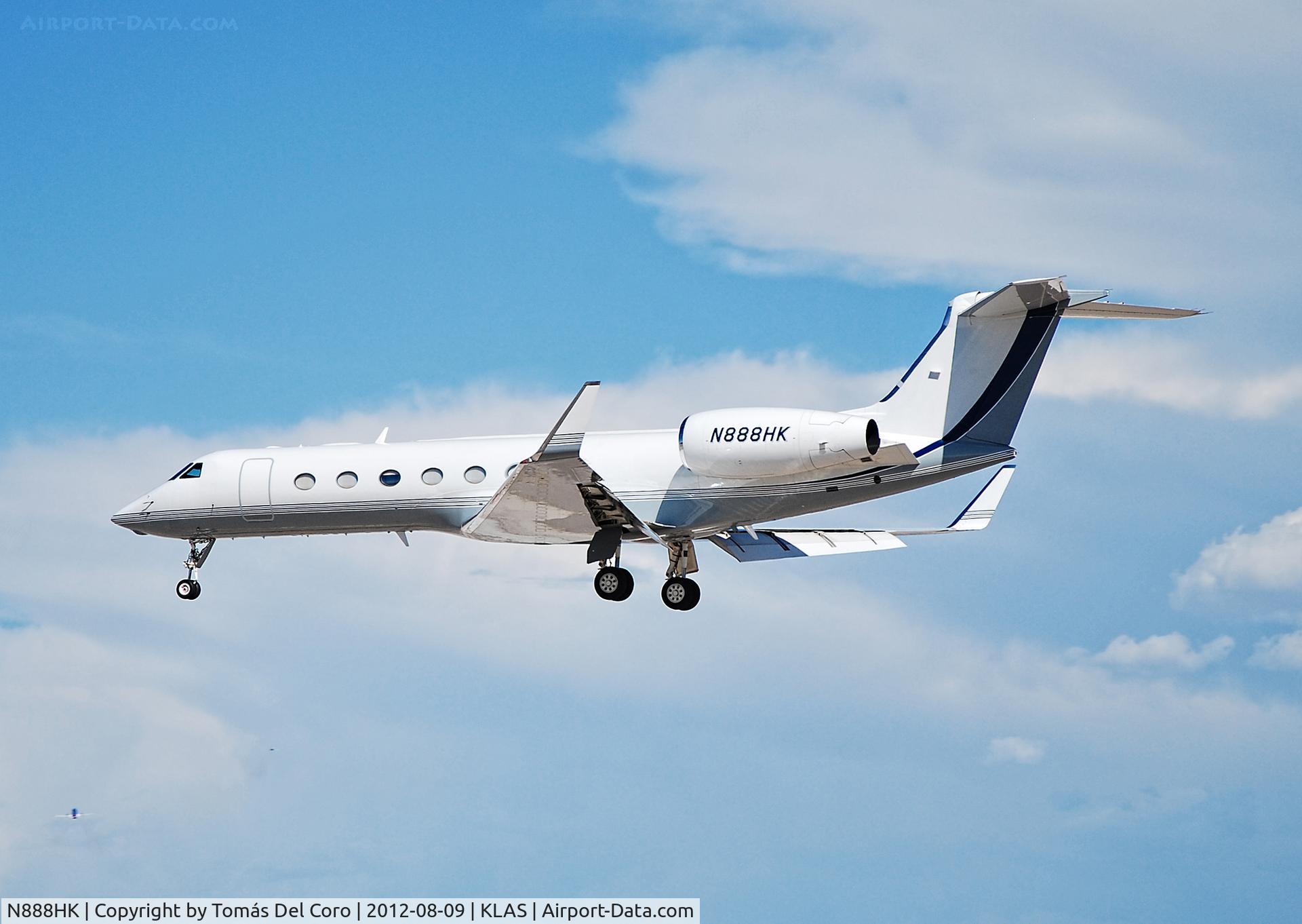 N888HK, 2008 Gulfstream Aerospace GV-SP (G550) C/N 5213, N888HK 2008 Gulfstream Aerospace GV-SP (G550) C/N 5213

Las Vegas - McCarran International (LAS / KLAS)
USA - Nevada, August 9, 2012
Photo: Tomás Del Coro