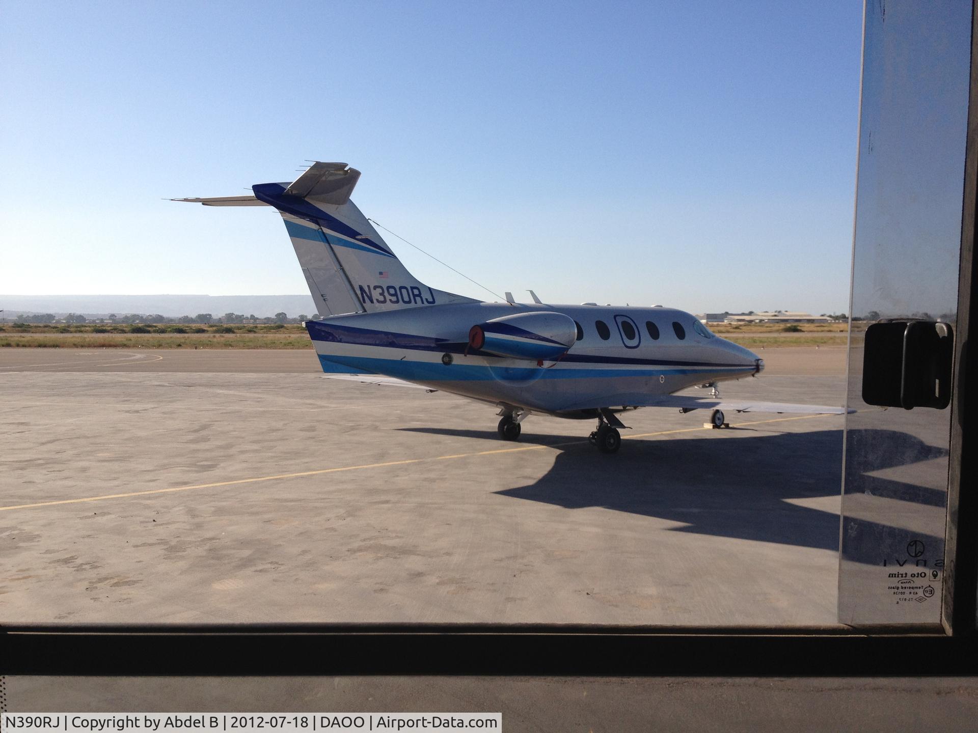 N390RJ, 2007 Hawker Beechcraft 390 Premier 1A C/N RB-220, The aircraft seems to be used to fly American Engineers working in the Sahara oil fields from the airports of Oran and Algiers when connecting from international flights
