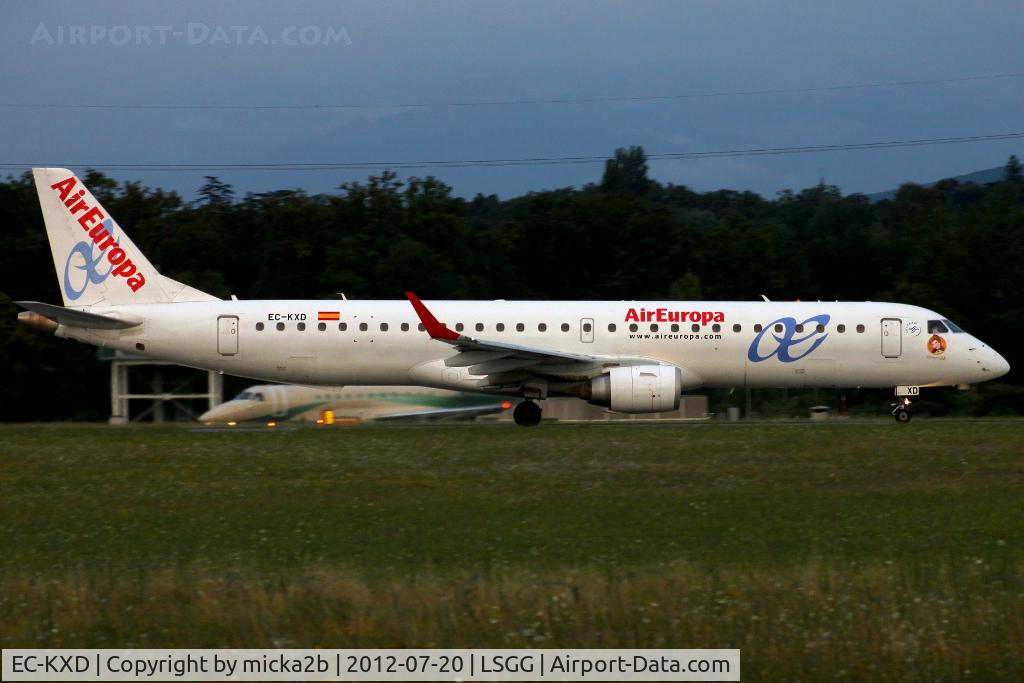 EC-KXD, 2009 Embraer 195LR (ERJ-190-200LR) C/N 19000244, Take off