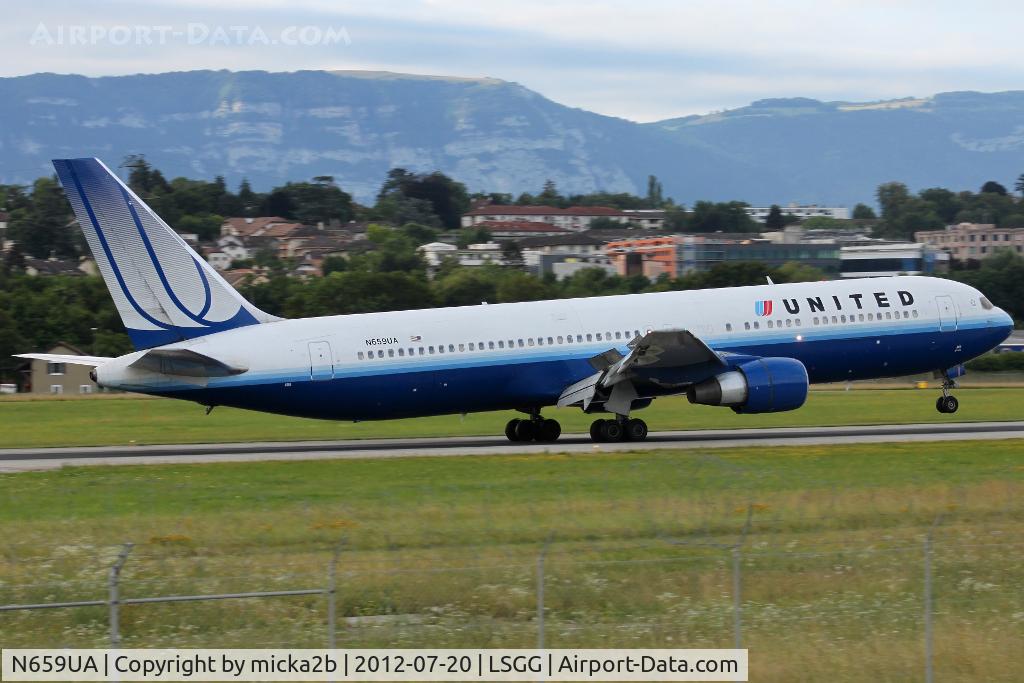 N659UA, 1993 Boeing 767-322 C/N 27114, Landing in 23