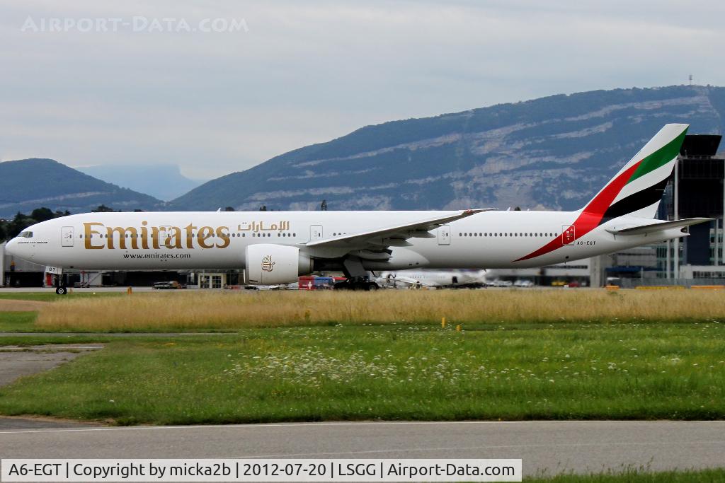 A6-EGT, 2012 Boeing 777-31H/ER C/N 35600, Take off in 05 for Dubaï