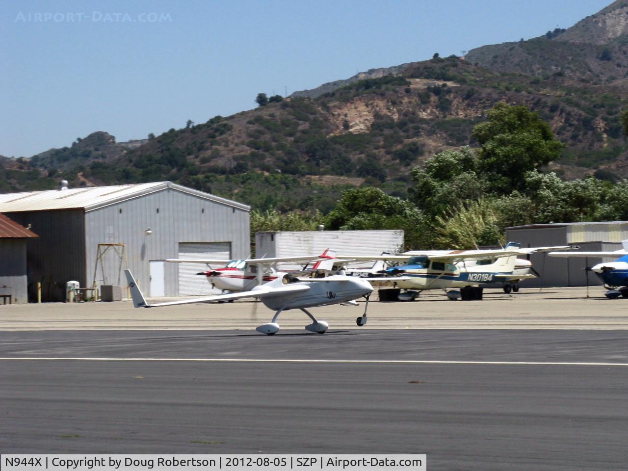 N944X, 1982 Rutan VariEze C/N 893, 1982 Shanks VARI-EZE, Continental O-200 100 Hp pusher, takeoff roll Rwy 22