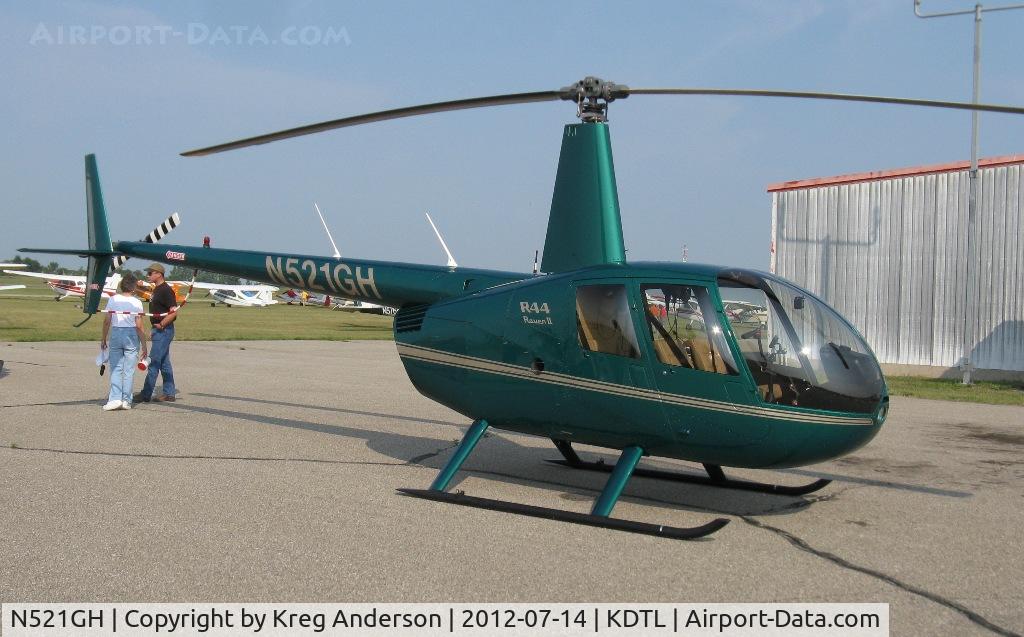 N521GH, 2006 Robinson R44 II C/N 11304, 2012 Detroit Lakes Water Carnival Fly-in