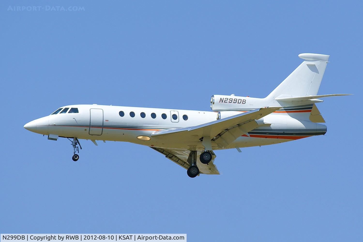 N299DB, 1998 Dassault Falcon 50EX C/N 274, On approach 12R, used to registered as N80GP, 1st shot as N299DB