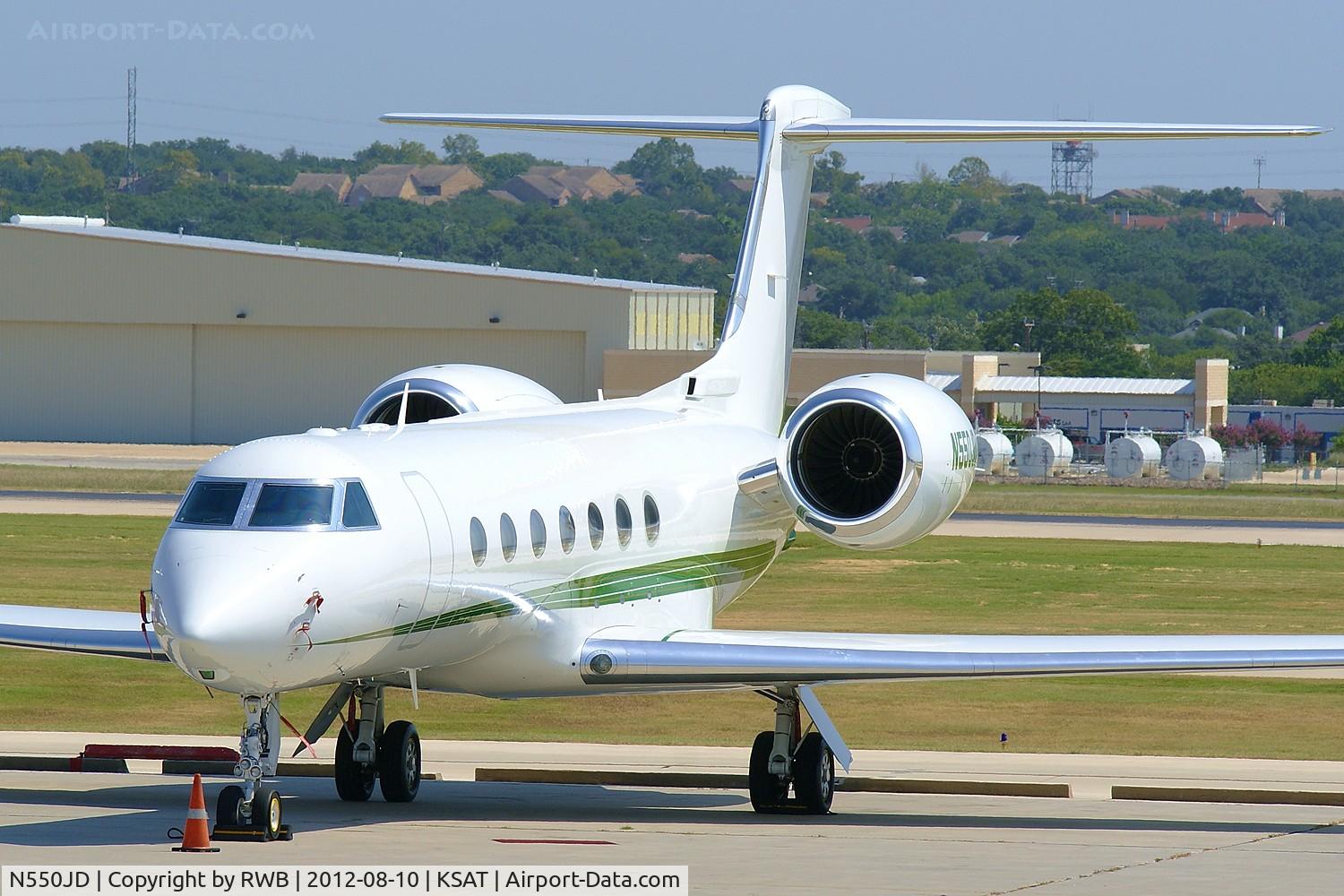 N550JD, 2004 Gulfstream Aerospace GV-SP (G550) C/N 5032, Parked