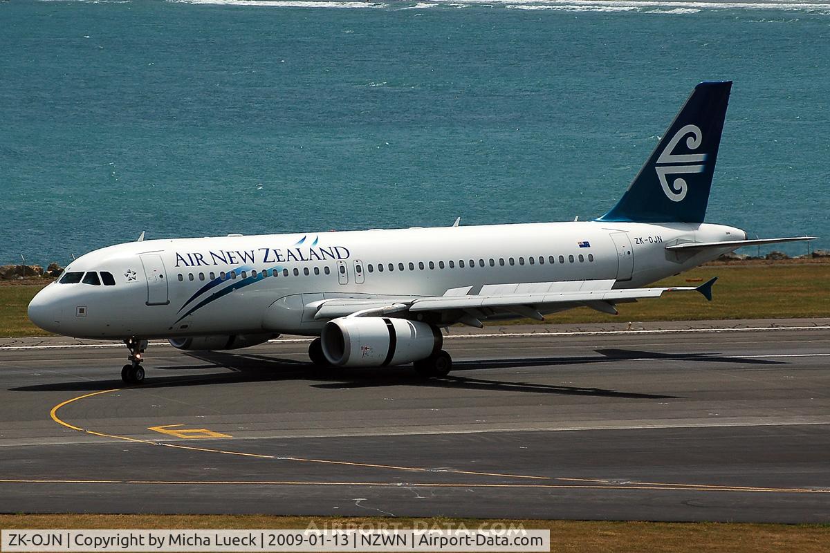 ZK-OJN, 2005 Airbus A320-232 C/N 2594, At Wellington