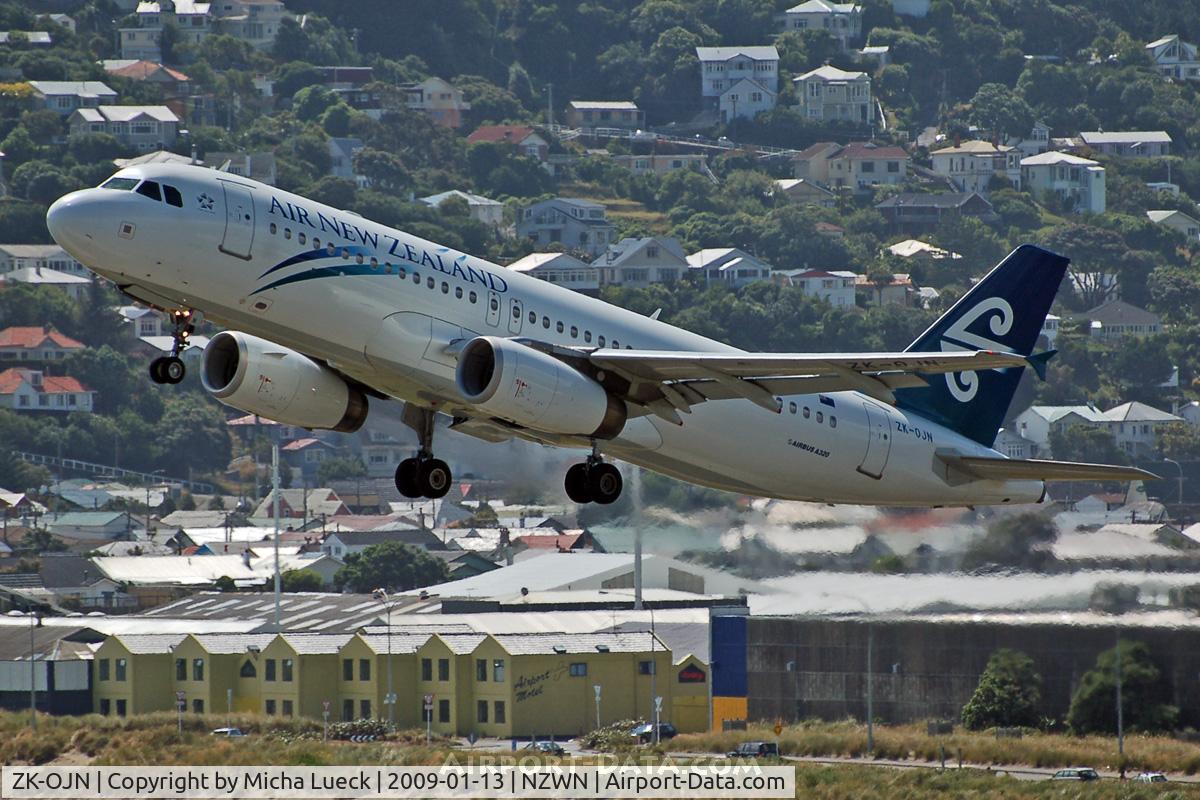 ZK-OJN, 2005 Airbus A320-232 C/N 2594, At Wellington