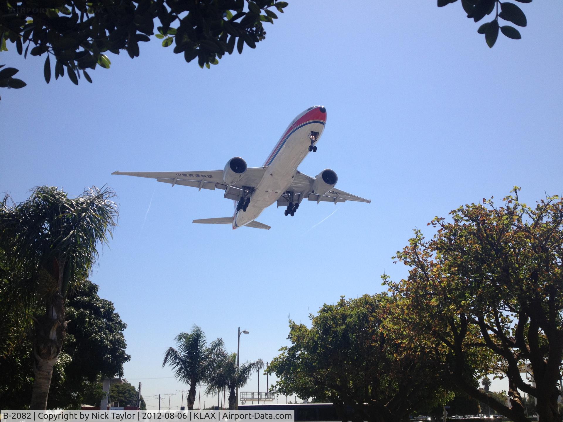 B-2082, 2010 Boeing 777-F6N C/N 37716, 777F landing 24R