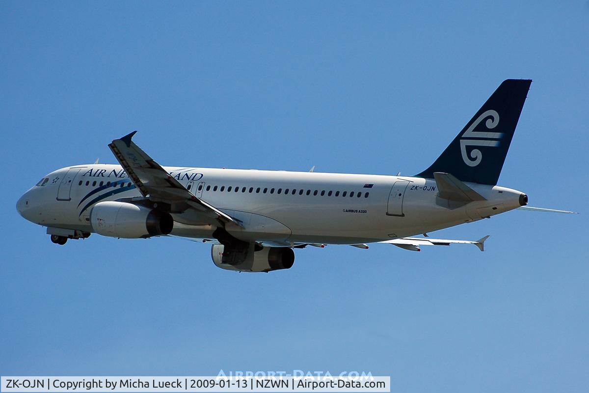 ZK-OJN, 2005 Airbus A320-232 C/N 2594, At Wellington