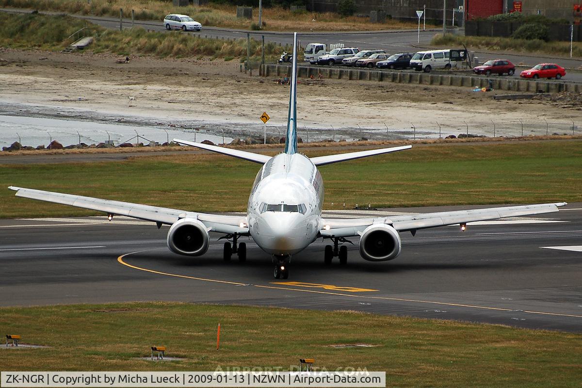 ZK-NGR, 1998 Boeing 737-33A C/N 27460, At Wellington