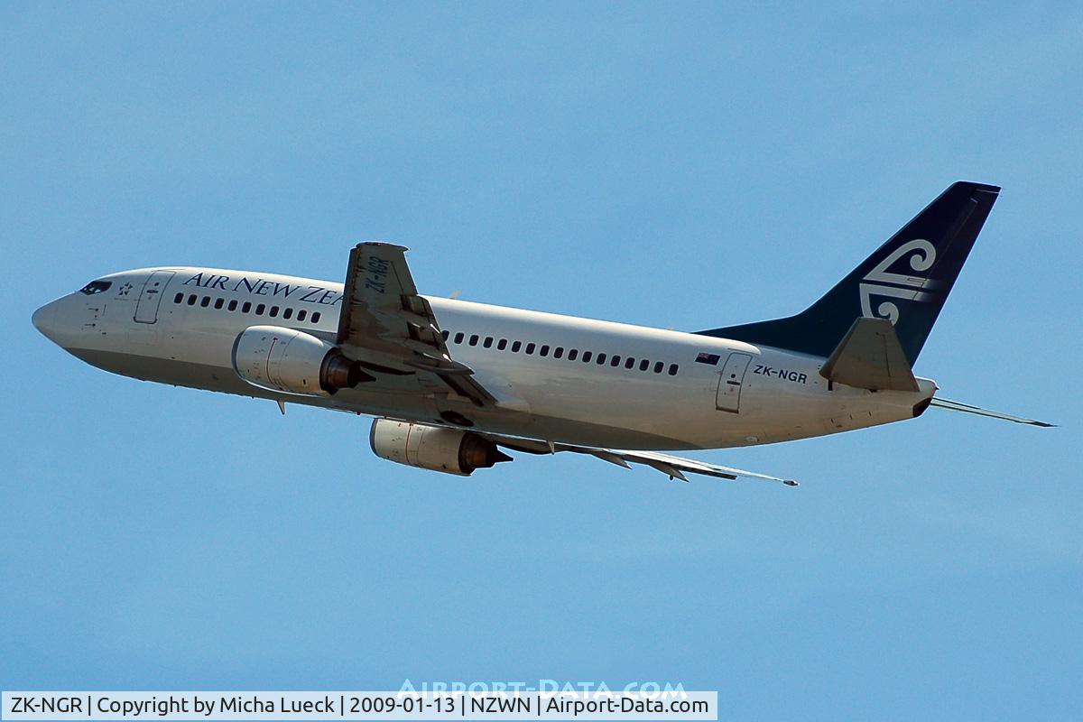 ZK-NGR, 1998 Boeing 737-33A C/N 27460, At Wellington