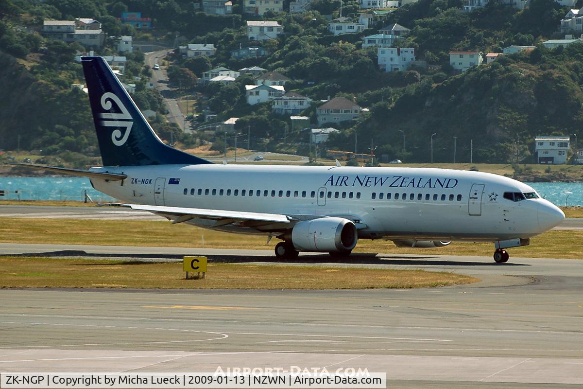 ZK-NGP, 1998 Boeing 737-33A C/N 27459, At Wellington