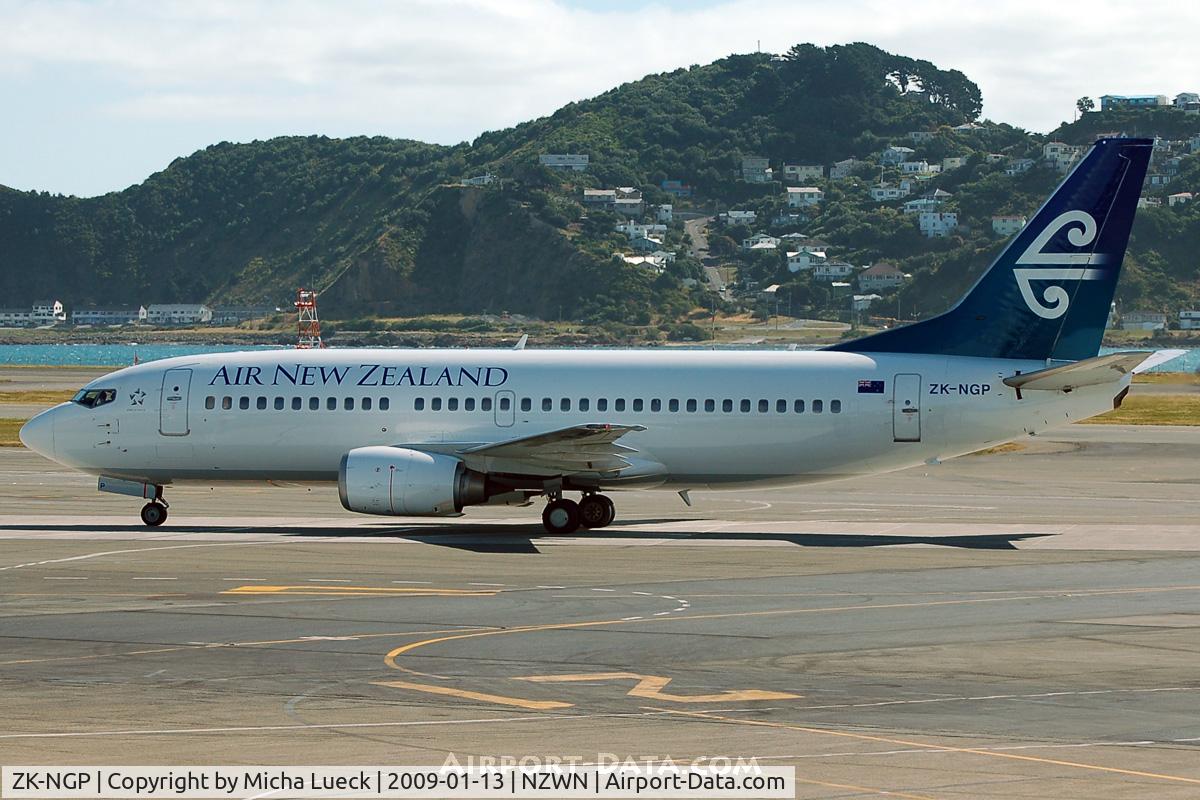 ZK-NGP, 1998 Boeing 737-33A C/N 27459, At Wellington