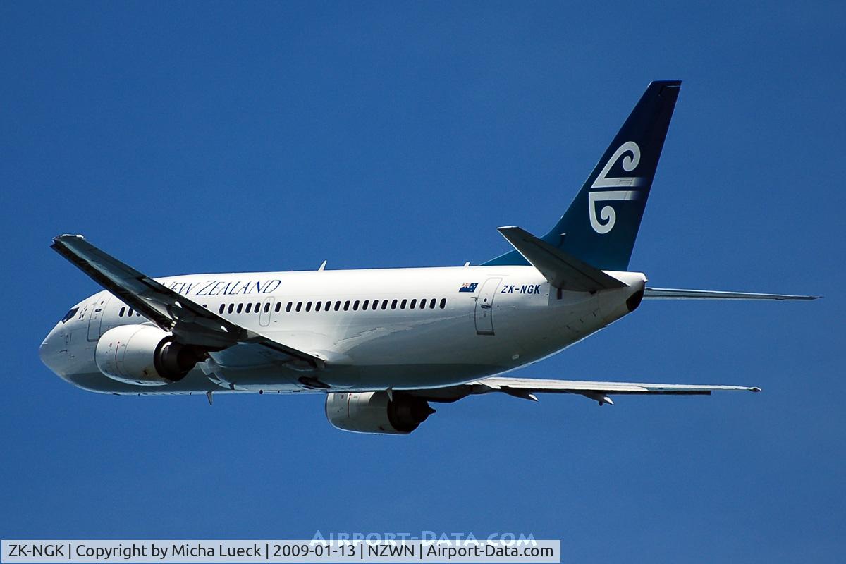 ZK-NGK, 1995 Boeing 737-3K2 C/N 26318, At Wellington