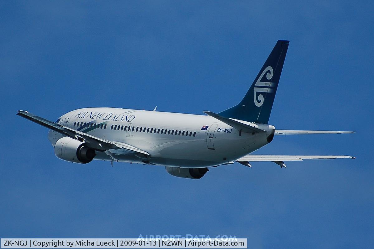 ZK-NGJ, 1999 Boeing 737-319 C/N 25609, At Wellington