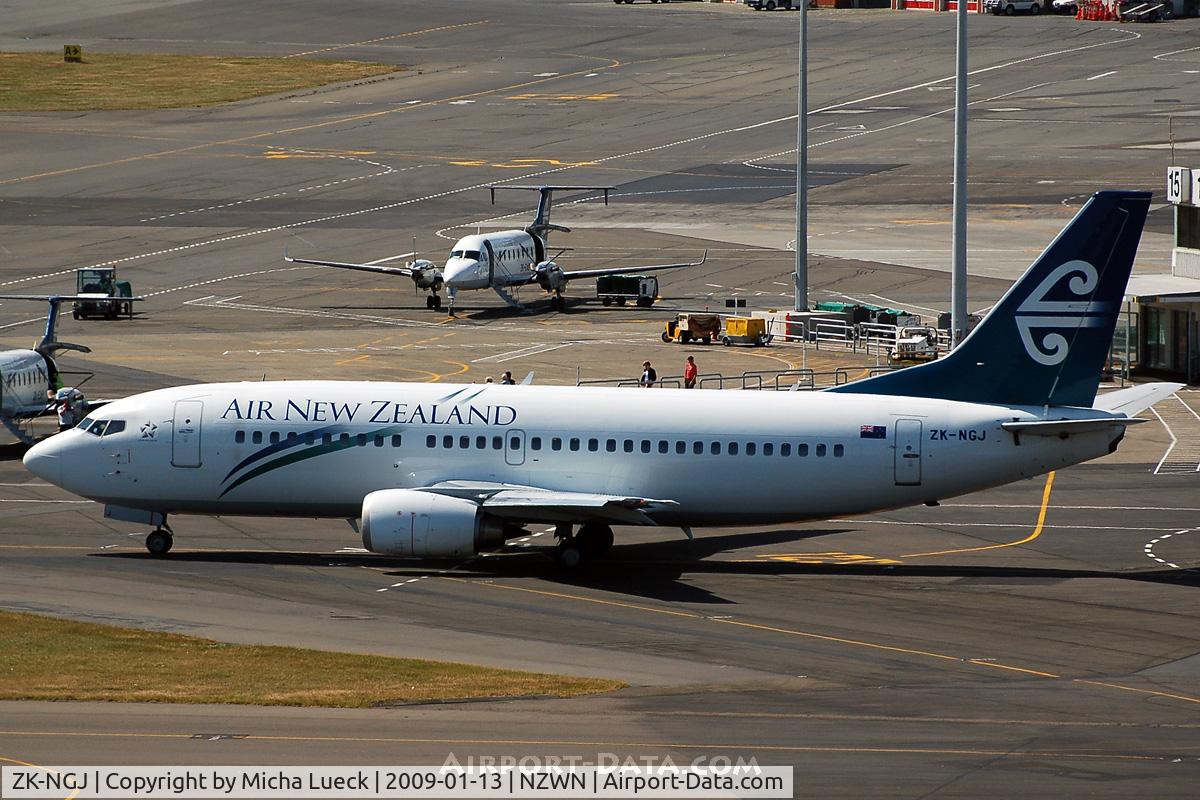 ZK-NGJ, 1999 Boeing 737-319 C/N 25609, At Wellington
