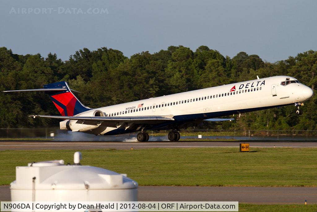 N906DA, 1995 McDonnell Douglas MD-90-30 C/N 53386, Delta Air Lines N906DA (FLT DAL1012) from Hartsfield-Jackson Atlanta Int'l (KATL) landing RWY 23.
