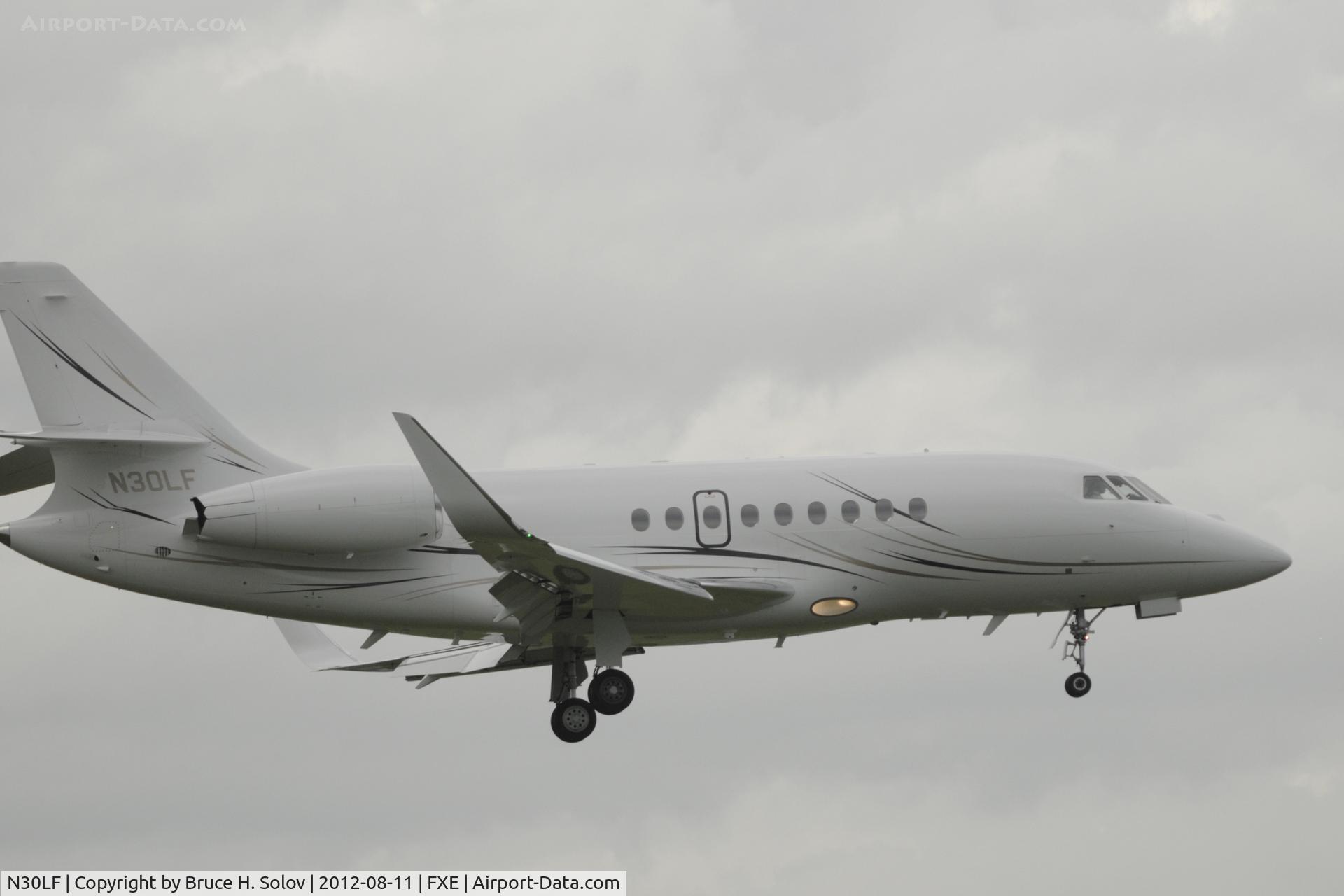 N30LF, 2007 Dassault Falcon 2000EX C/N 602, On final approch to FXE for runway 8