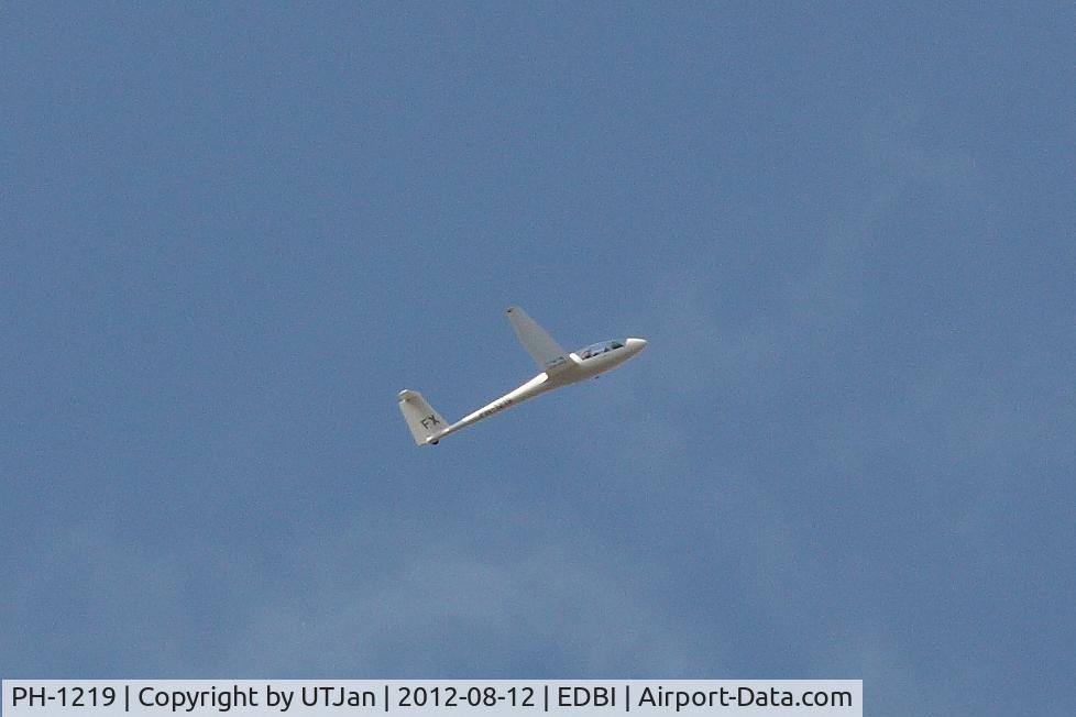 PH-1219, Rolladen-Schneider LS-4b C/N 41017, PH-1219 gliding over Zwickau on August 12th 2012.